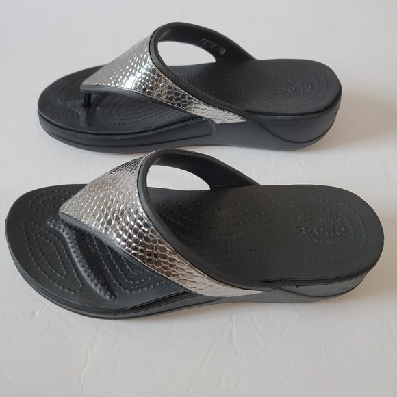 Crocs Monterey Hammered Metallic Wedge Flip Sandals  Womens Sz 7 Comfort Casual - Picture 3 of 10